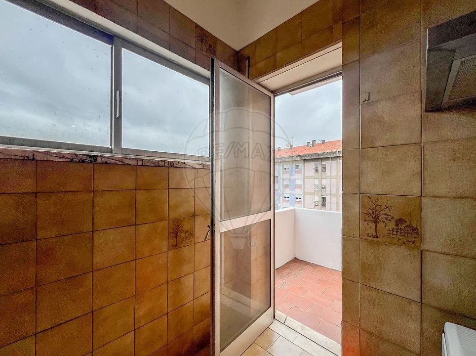 Apartamento T1 para Venda em Santo Antonio dos Olivais Foto 10