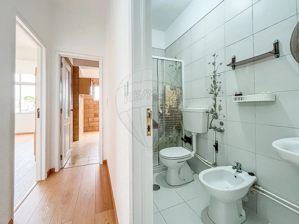 Apartamento T1 para Venda em Santo Antonio dos Olivais Foto 7