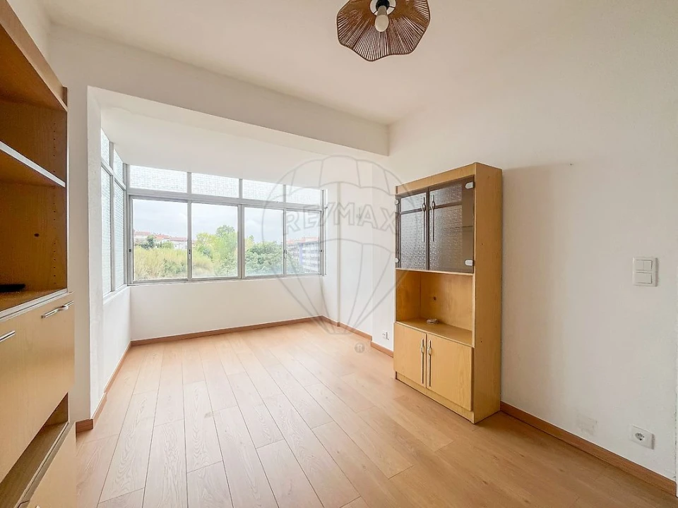 Apartamento T1 para Venda em Santo Antonio dos Olivais Foto 14