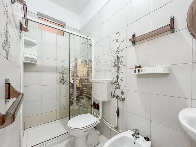 Apartamento T1 para Venda em Santo Antonio dos Olivais Foto 8