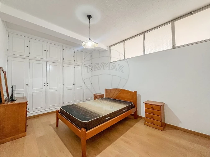Apartamento T1 para Venda em Santo Antonio dos Olivais Foto 2