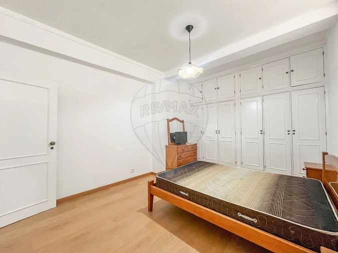 Apartamento T1 para Venda em Santo Antonio dos Olivais Foto 5