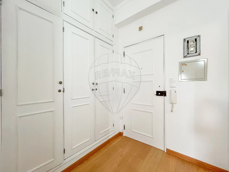 Apartamento T1 para Venda em Santo Antonio dos Olivais Foto 4
