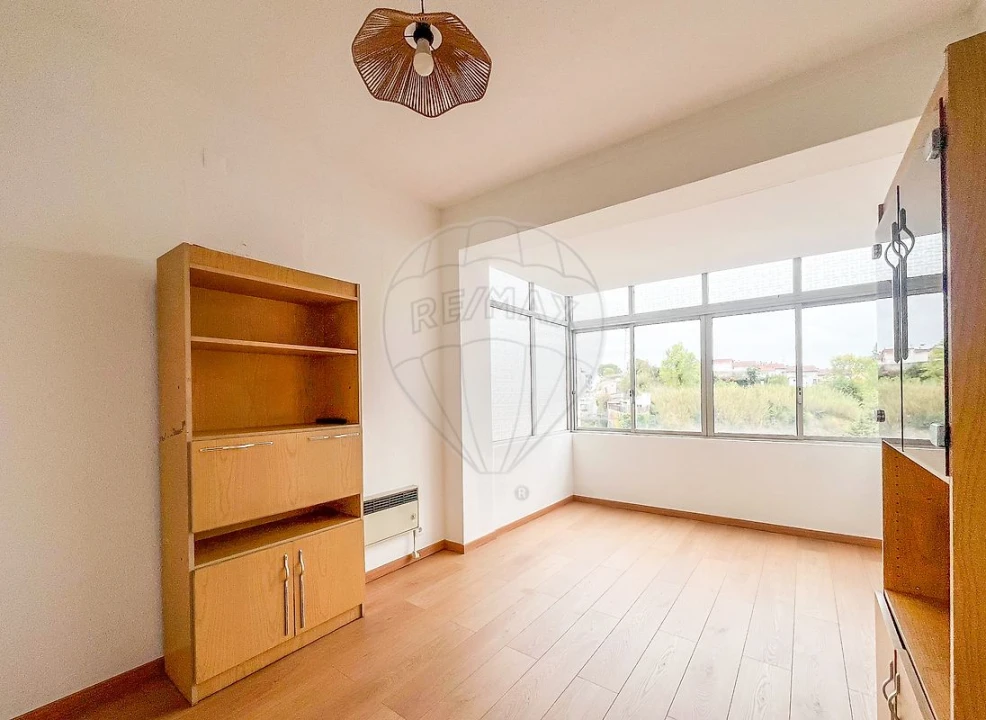 Apartamento T1 para Venda em Santo Antonio dos Olivais Foto 13