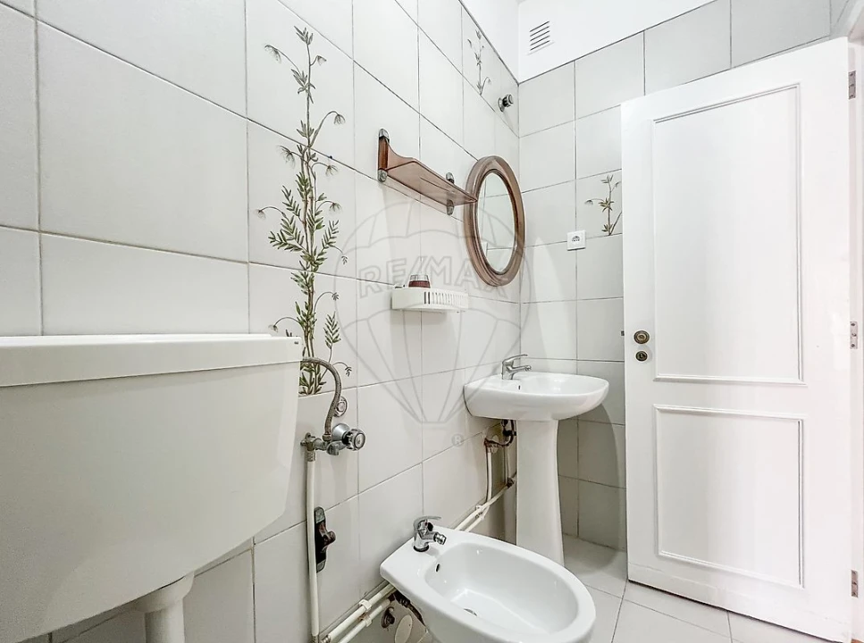 Apartamento T1 para Venda em Santo Antonio dos Olivais Foto 6