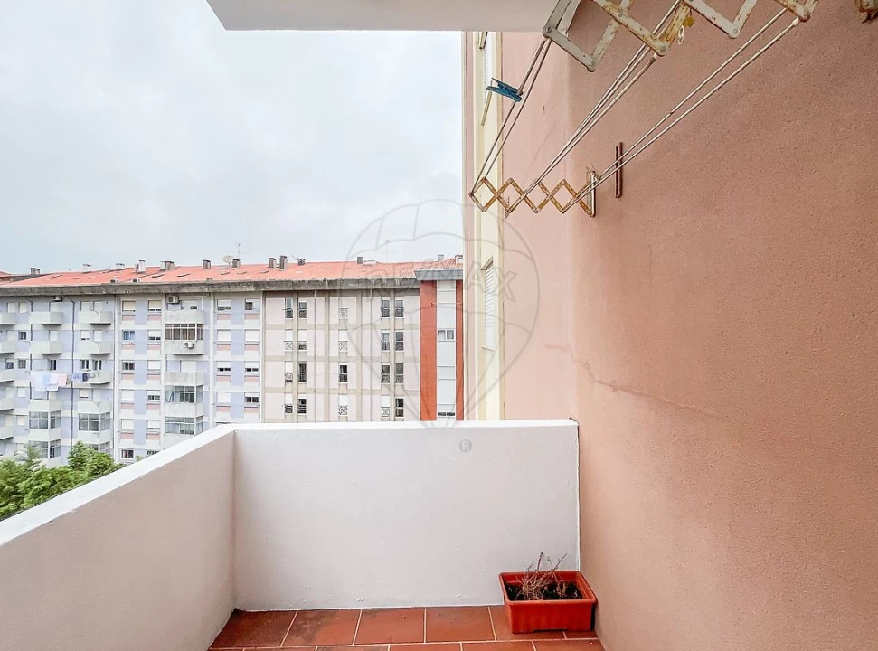 Apartamento T1 para Venda em Santo Antonio dos Olivais Foto 9