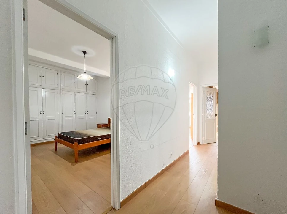 Apartamento T1 para Venda em Santo Antonio dos Olivais Foto 1