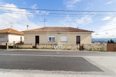 Moradia T5 para Venda em Vila de Cucujães