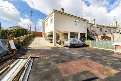 Moradia T5 para Venda em Vila de Cucujães