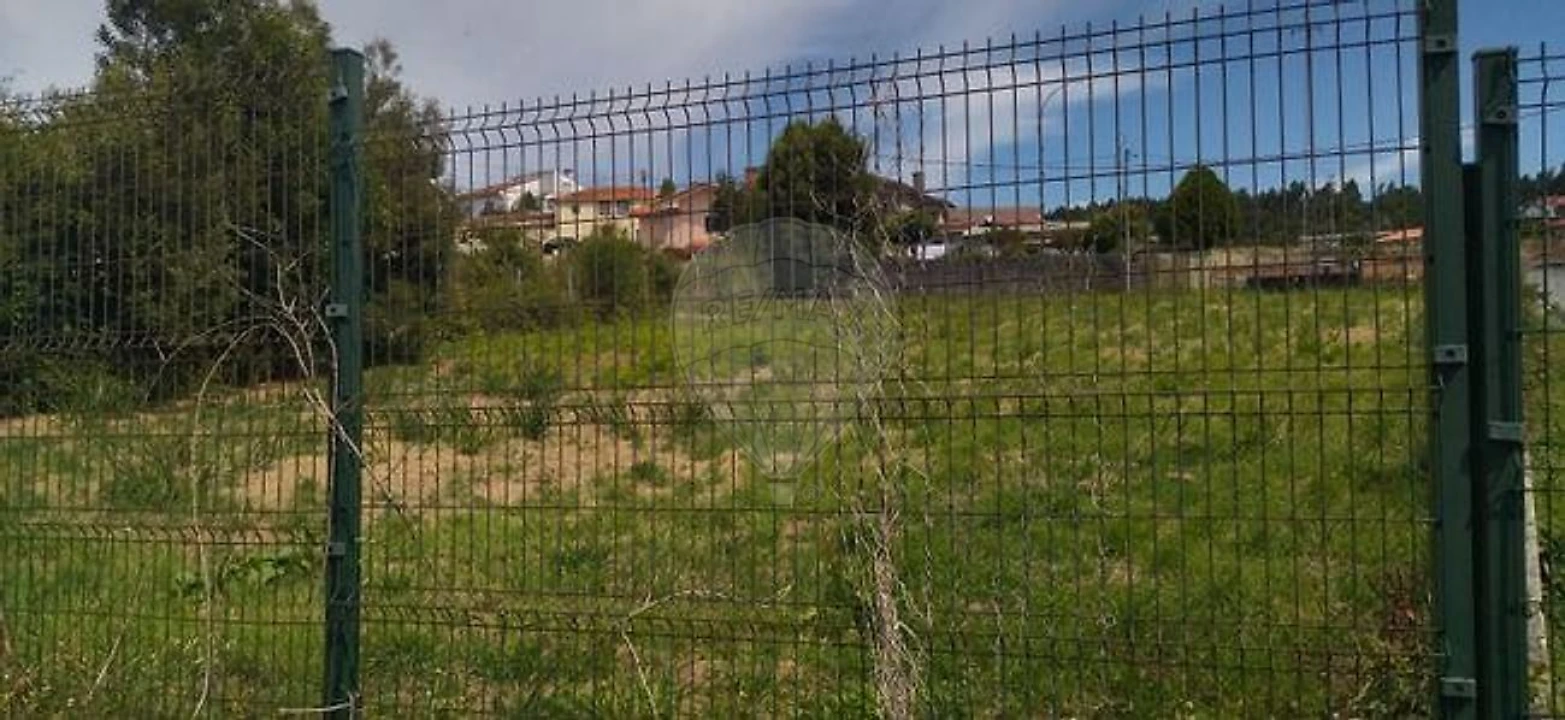 Terreno para Venda em Espinho Foto 1