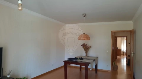 Apartamento T2 para Arrendamento em São Felix da Marinha