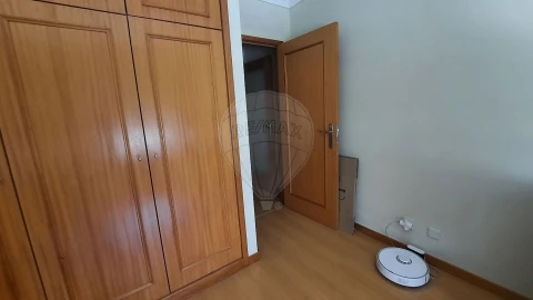 Apartamento T2 para Arrendamento em São Felix da Marinha
