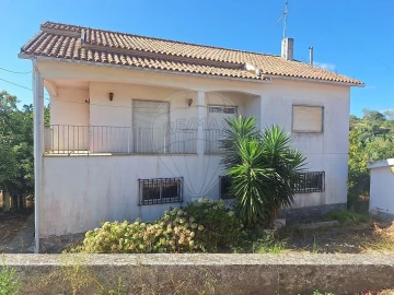 Moradia T4 para Venda em Dois Portos e Runa