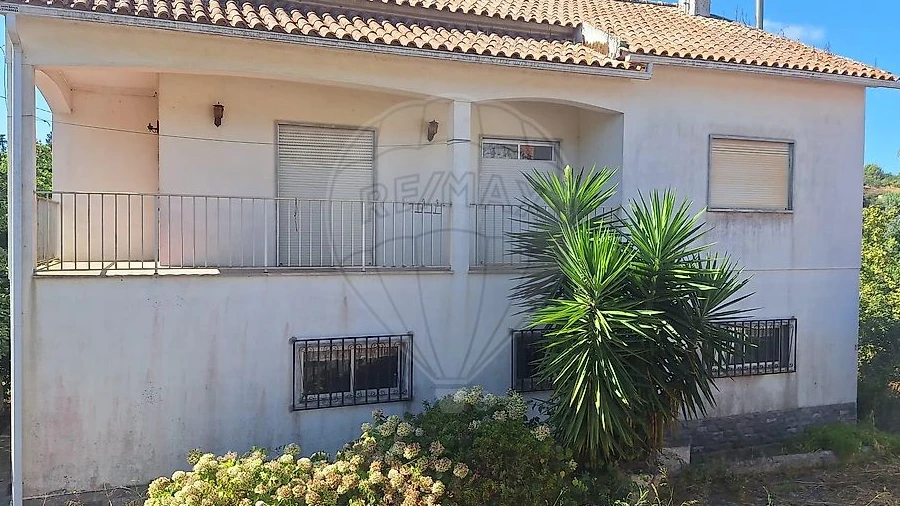 Moradia T4 para Venda em Dois Portos e Runa