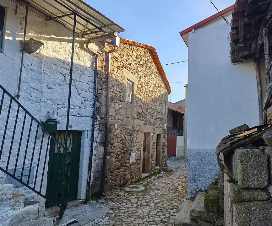 Moradia T2 para Venda em Larinho Foto 1