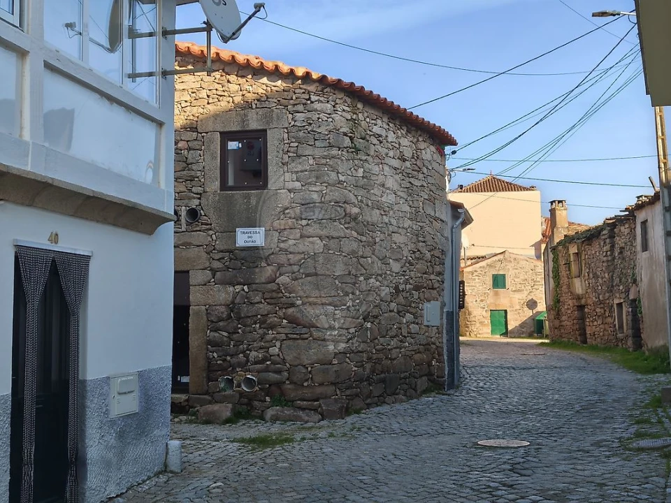 Moradia T2 para Venda em Larinho Foto 4