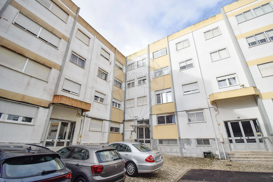 Apartamento T2 para Venda em Massamá e Monte Abraão Foto 25