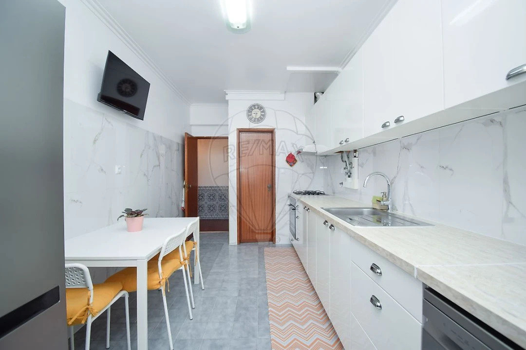 Apartamento T2 para Venda em Massamá e Monte Abraão Foto 18