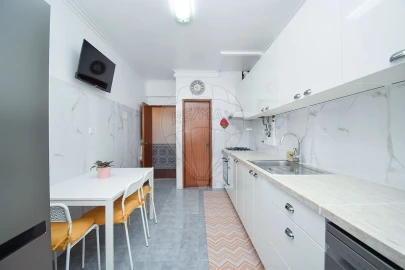 Apartamento T2 para Venda em Massamá e Monte Abraão