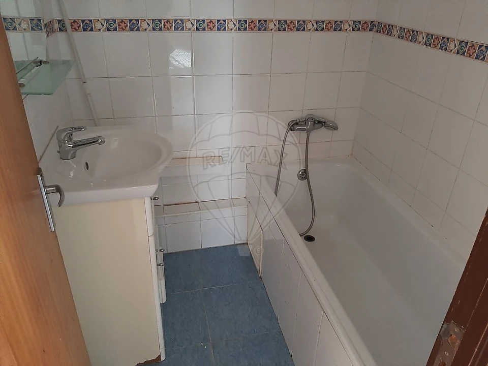 Apartamento T3 para Venda em Laranjeiro e Feijó Foto 2