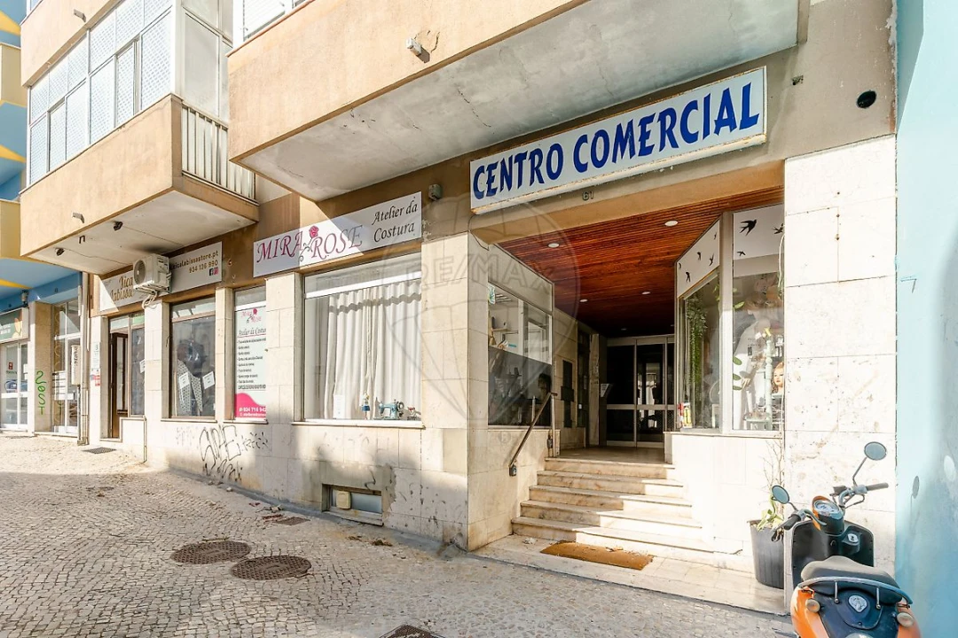 Loja para Venda em Almada, Cova da Piedade, Pragal e Cacilhas Foto 9