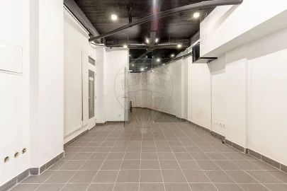 Loja para Arrendamento em Almada, Cova da Piedade, Pragal e Cacilhas