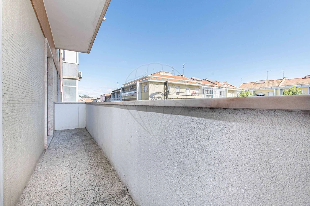 Apartamento T2 para Arrendamento em Venteira Foto 3