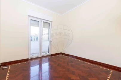 Apartamento T2 para Arrendamento em Venteira