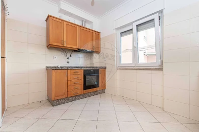 Apartamento T2 para Arrendamento em Venteira