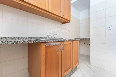 Apartamento T2 para Arrendamento em Venteira