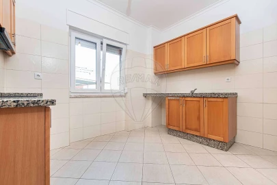 Apartamento T2 para Arrendamento em Venteira