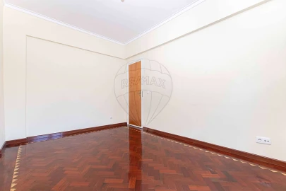 Apartamento T2 para Arrendamento em Venteira