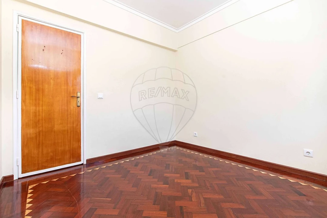 Apartamento T2 para Arrendamento em Venteira Foto 12