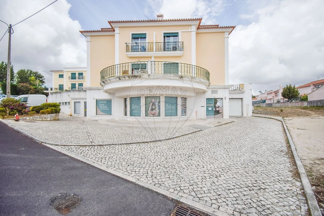 Apartamento T2 para Venda em Almargem do Bispo, Pêro Pinheiro e Montelavar Foto 4