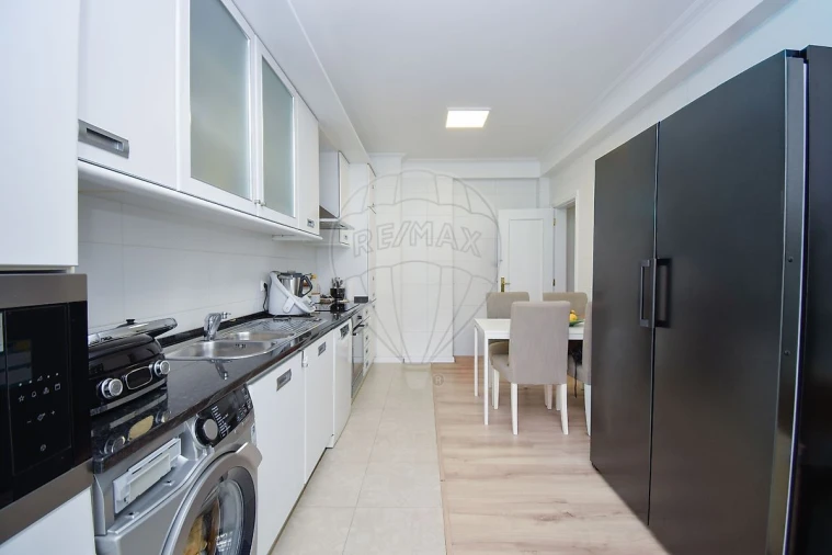 Apartamento T2 para Venda em Almargem do Bispo, Pêro Pinheiro e Montelavar Foto 5
