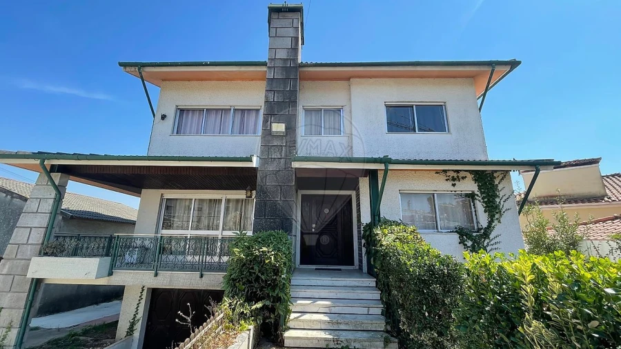 Moradia T6 para Venda em Macieira da Maia