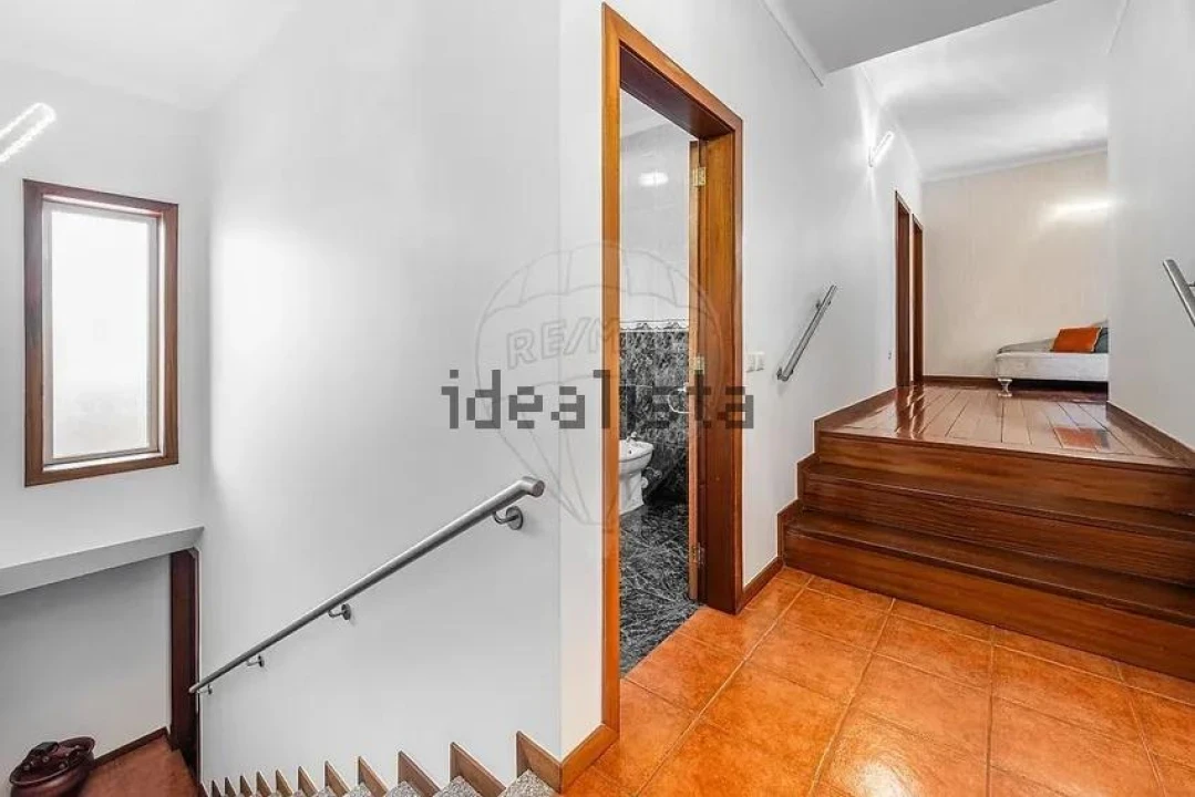 Moradia T4 para Venda em Idães Foto 11