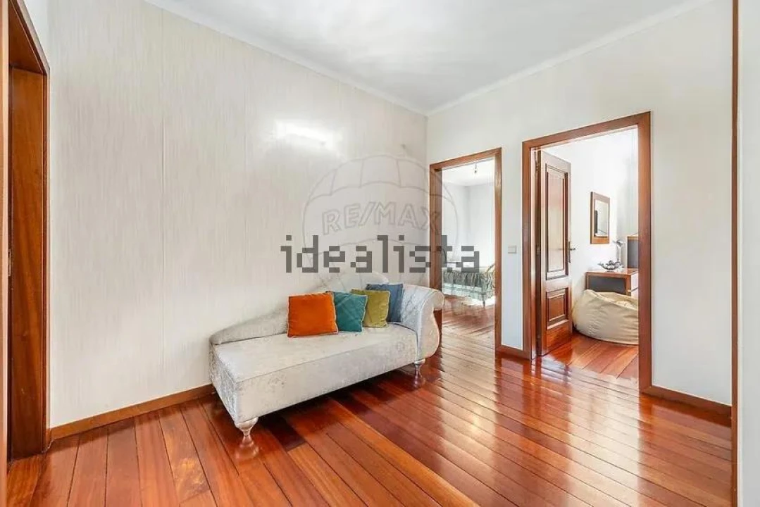 Moradia T4 para Venda em Idães Foto 12