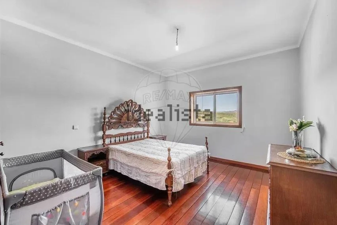 Moradia T4 para Venda em Idães Foto 13