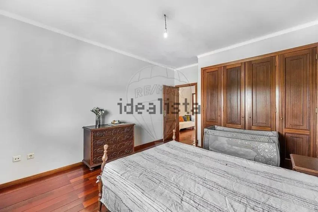 Moradia T4 para Venda em Idães Foto 14