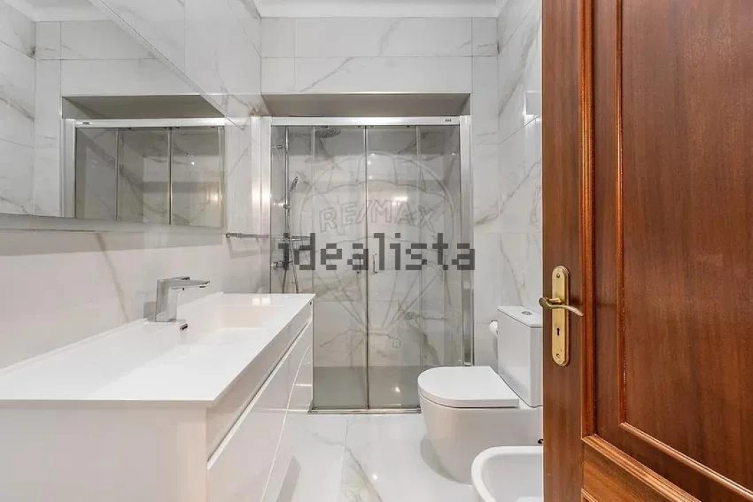 Moradia T4 para Venda em Idães Foto 15