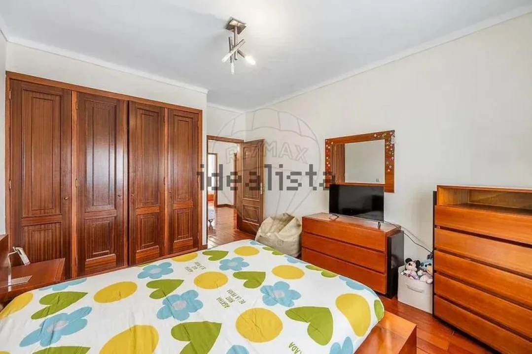 Moradia T4 para Venda em Idães Foto 16