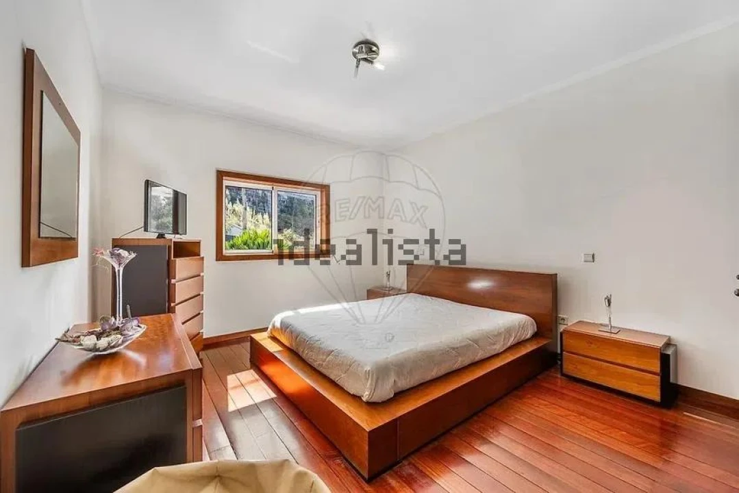 Moradia T4 para Venda em Idães Foto 17