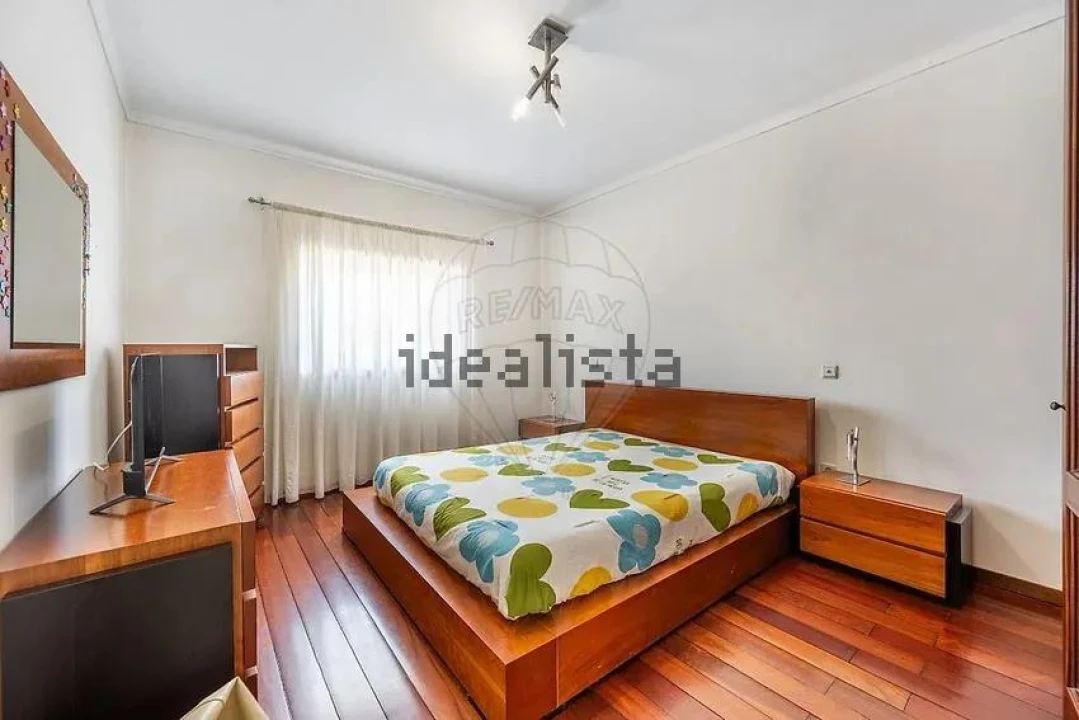 Moradia T4 para Venda em Idães Foto 18