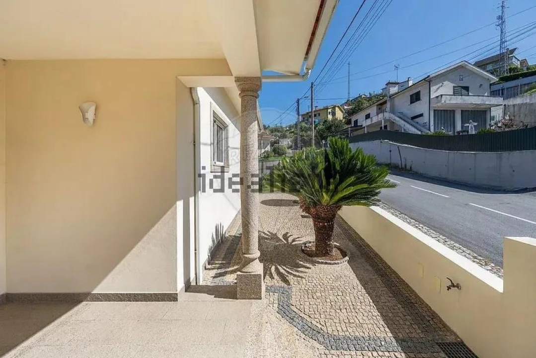 Moradia T4 para Venda em Idães Foto 27