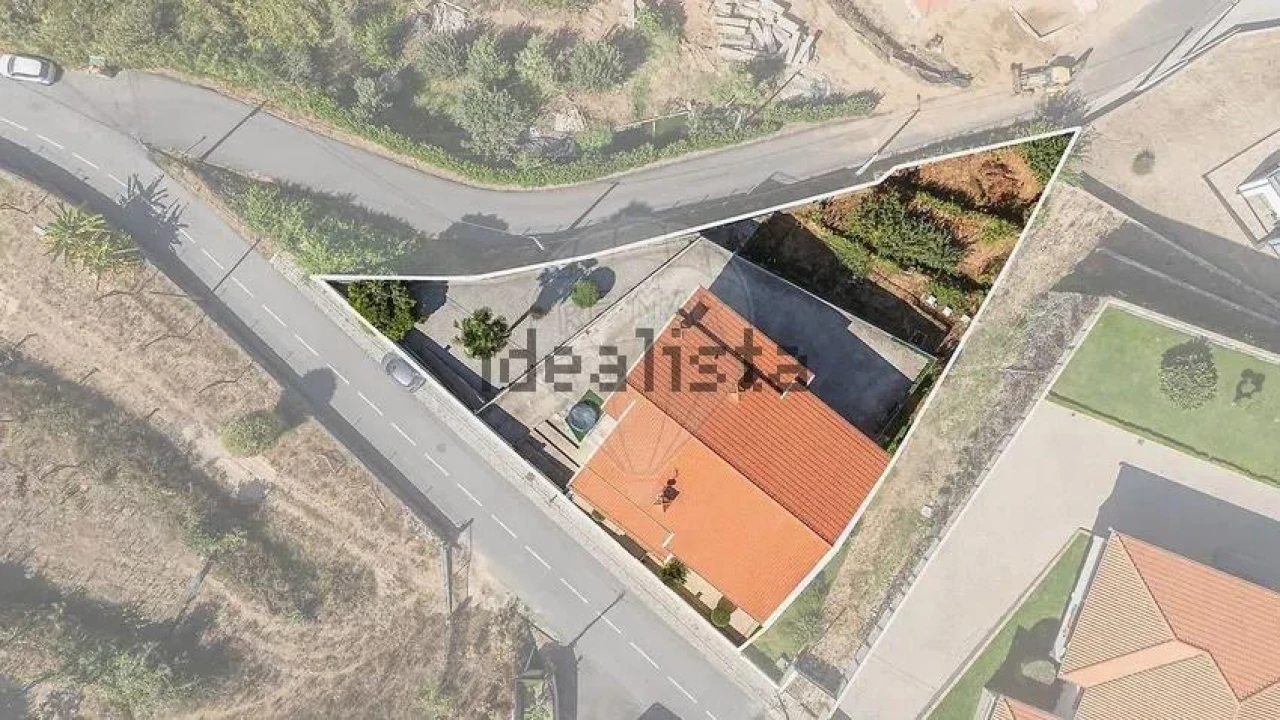 Moradia T4 para Venda em Idães Foto 32