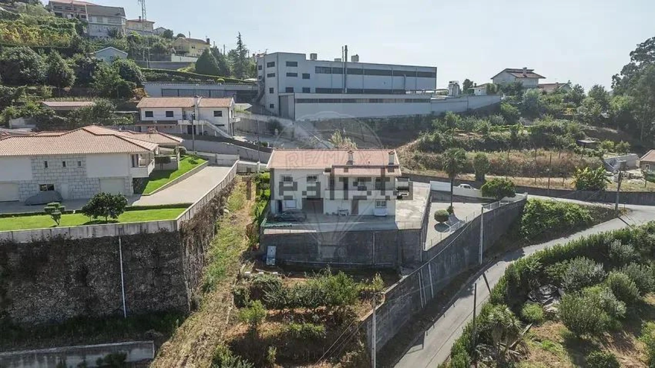 Moradia T4 para Venda em Idães Foto 34