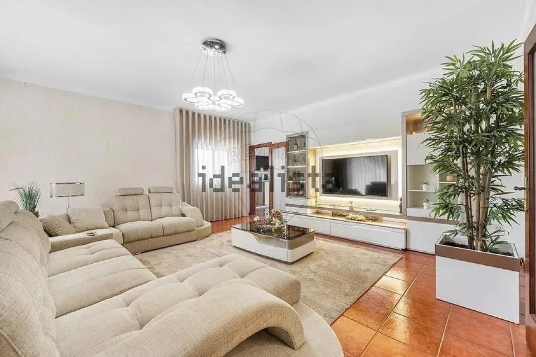 Moradia T4 para Venda em Idães Foto 4