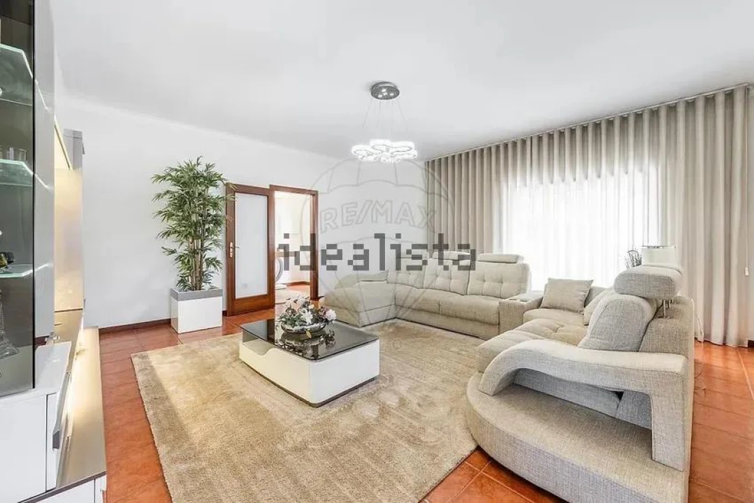 Moradia T4 para Venda em Idães Foto 5