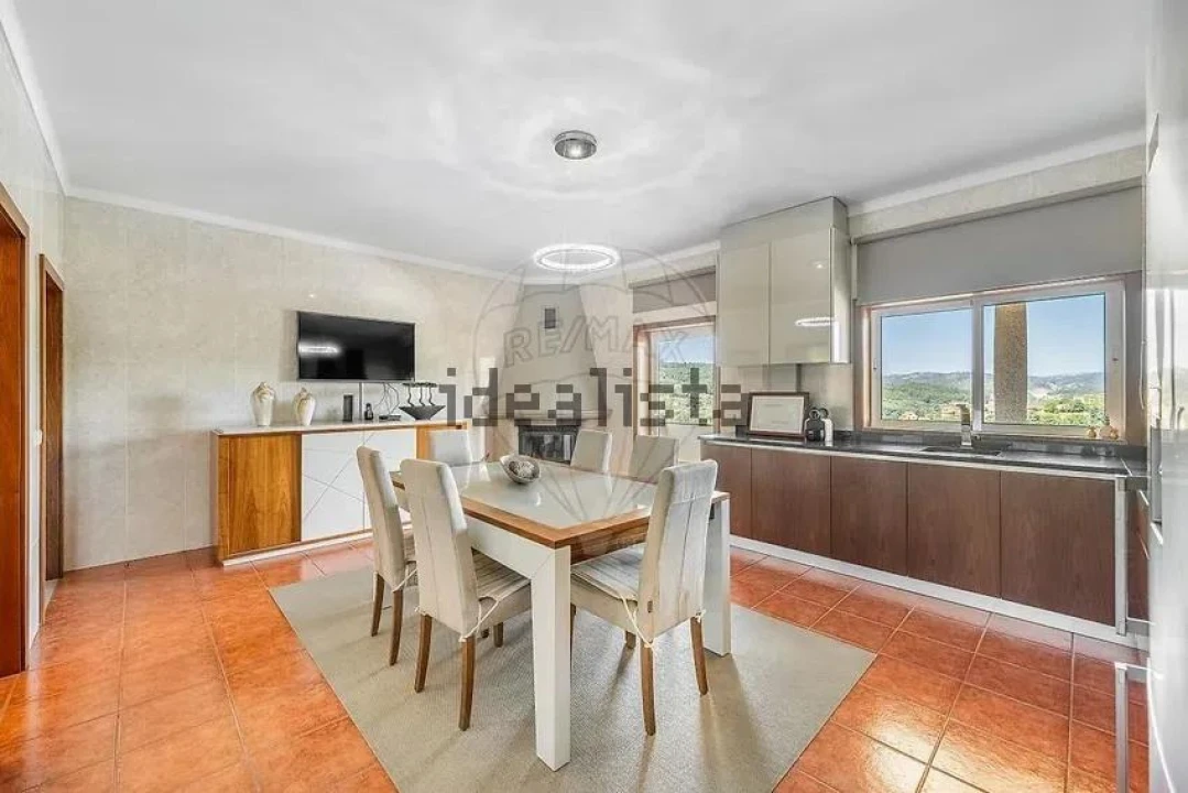 Moradia T4 para Venda em Idães Foto 6